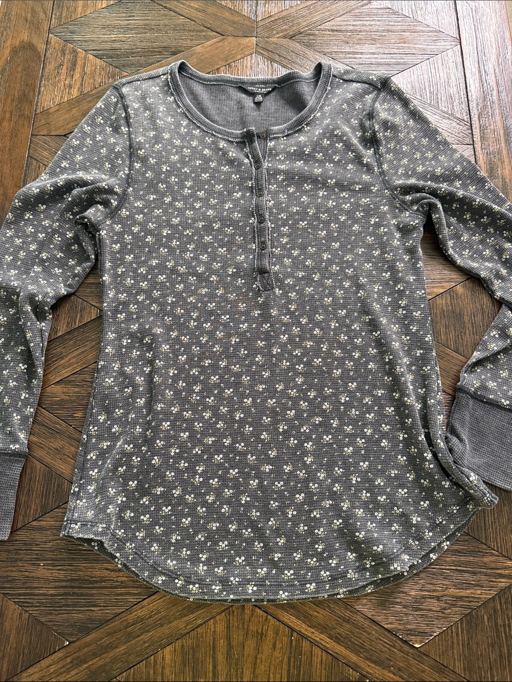 Lucky Brand Waffle Knit Floral Henley Top Long Sleeve Size L Like New